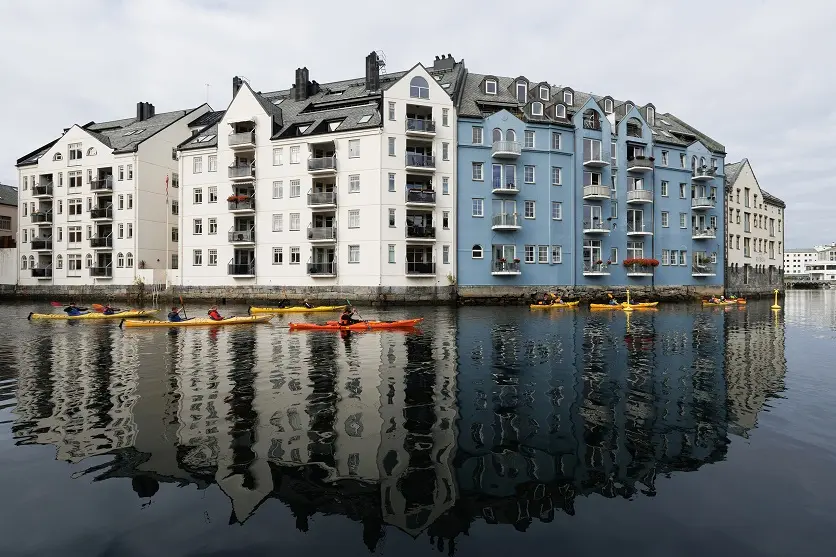 Symmetrical composition