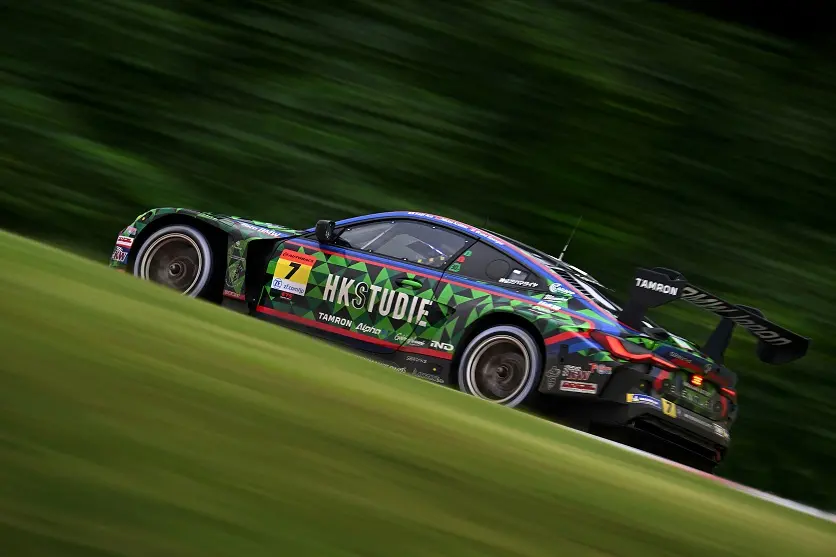 Motorsports panning shot sample