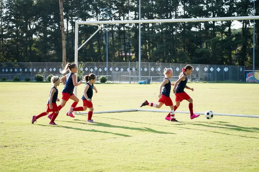 TAMRON 70-300mm A047 soccer sample