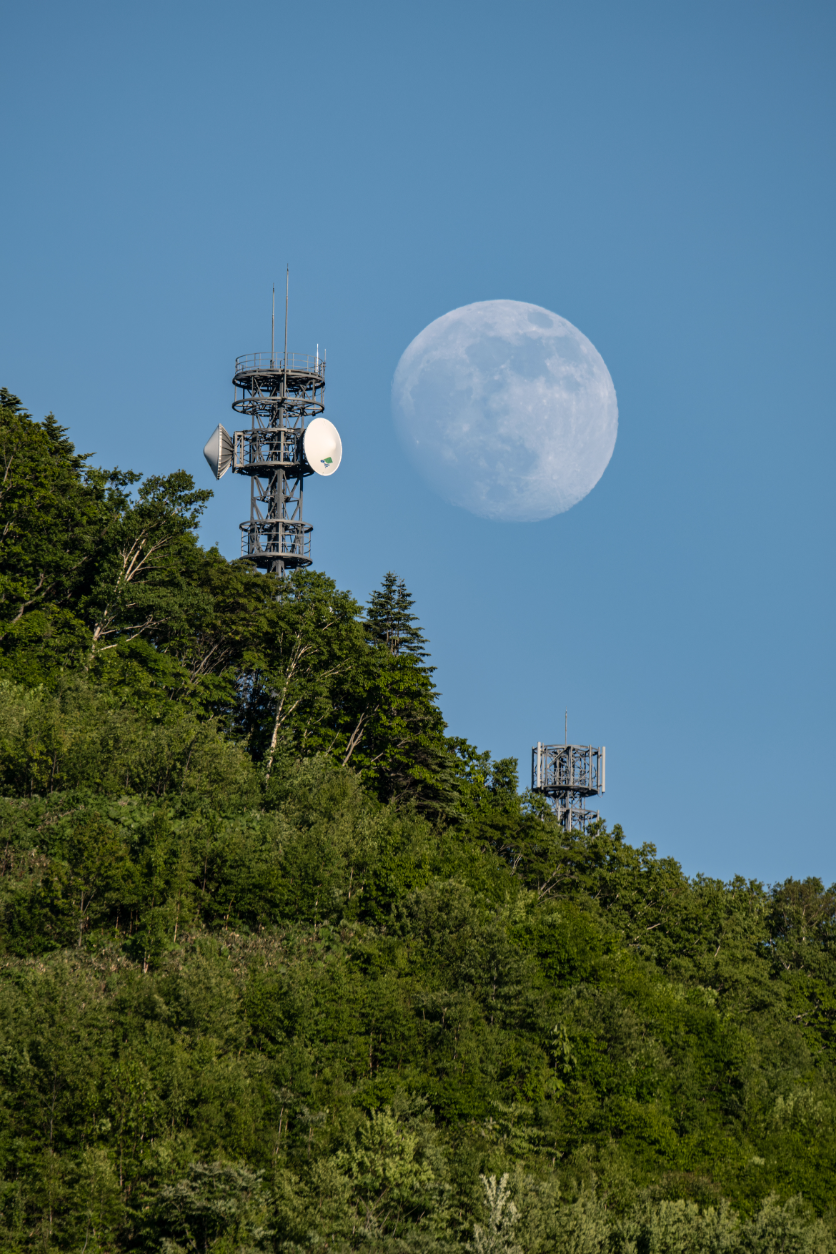 TAMRON 150-500mm A057 moon photography sample