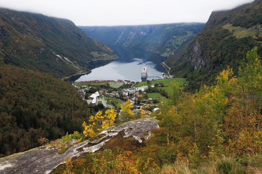 Scenery at the foot of the mountain