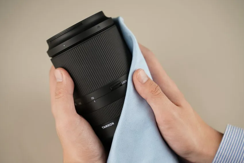 Wipe the lens barrel